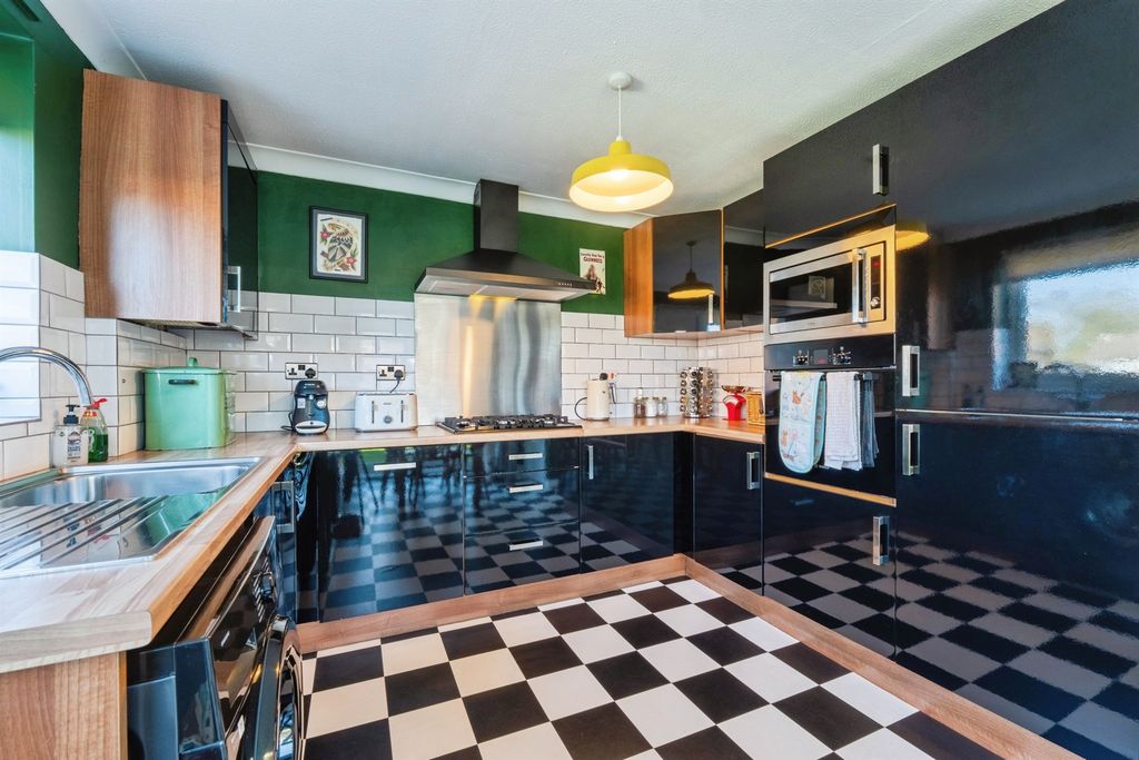 Property photo 3 of 20