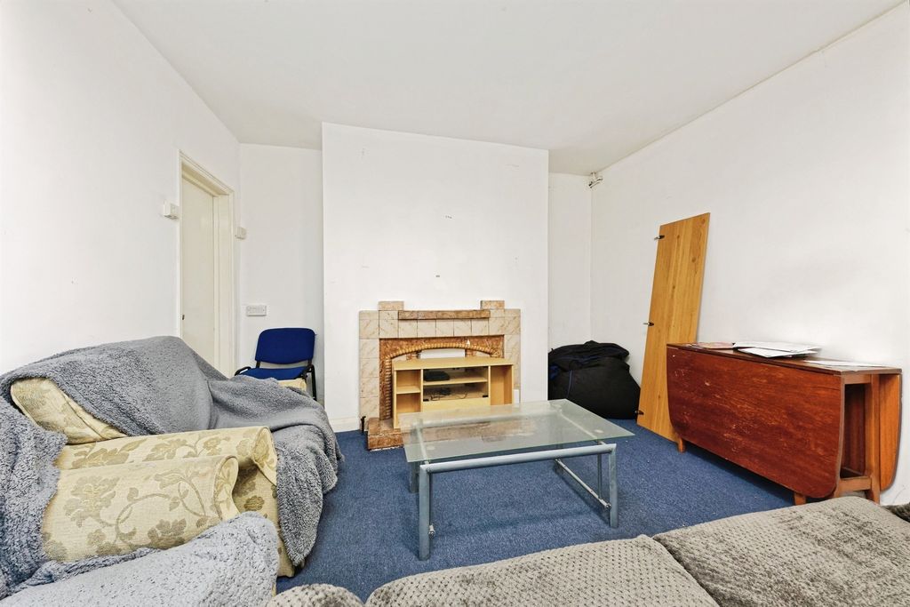 Property photo 2 of 23