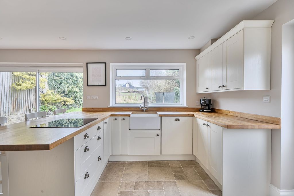 Property photo 2 of 25