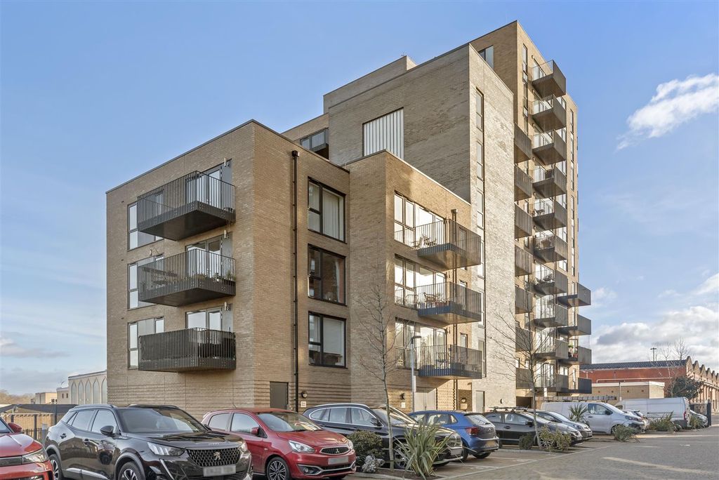 Property photo 1 of 12