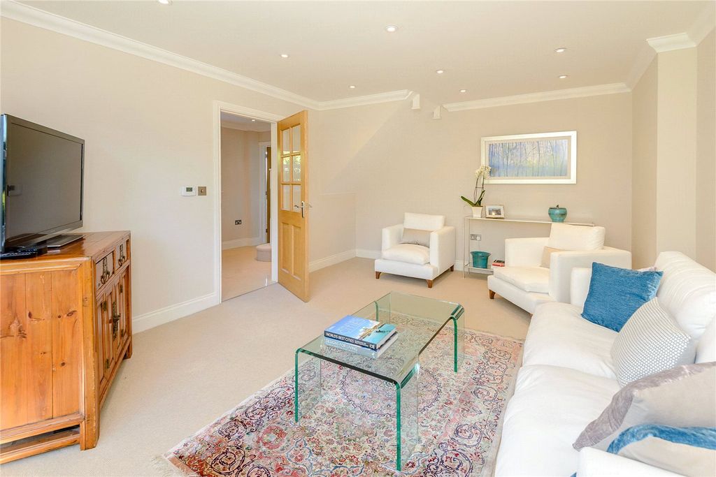 Property photo 2 of 15 Sitting Room