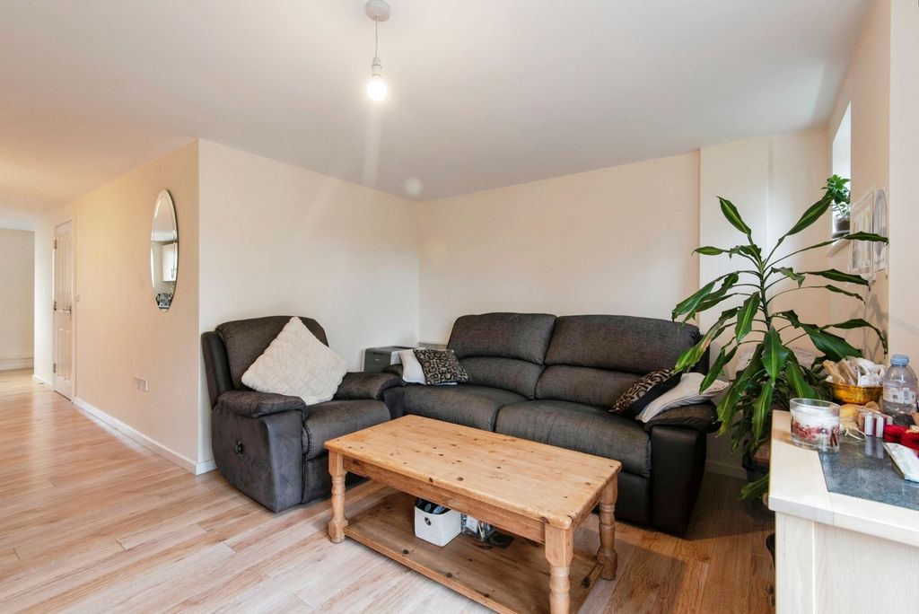 Property photo 3 of 15 Lounge