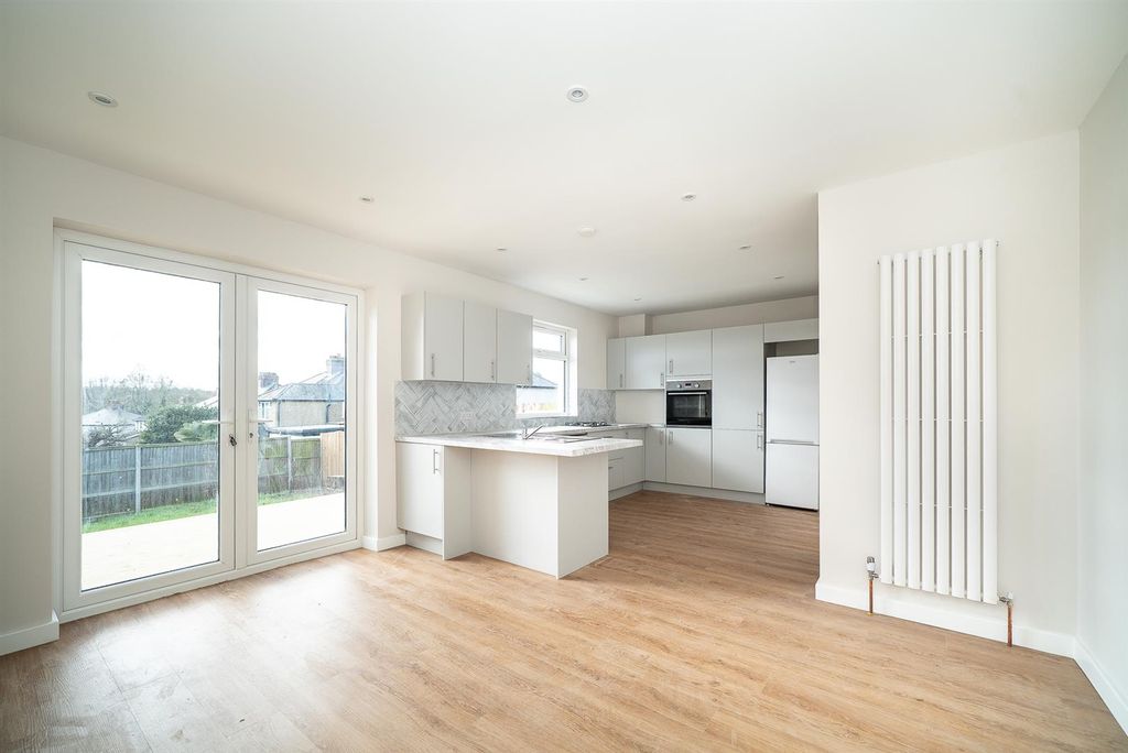 Property photo 2 of 21 Kitchen/Dining Room 4