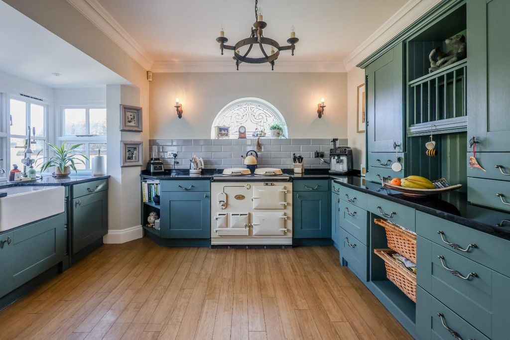 Property photo 2 of 39