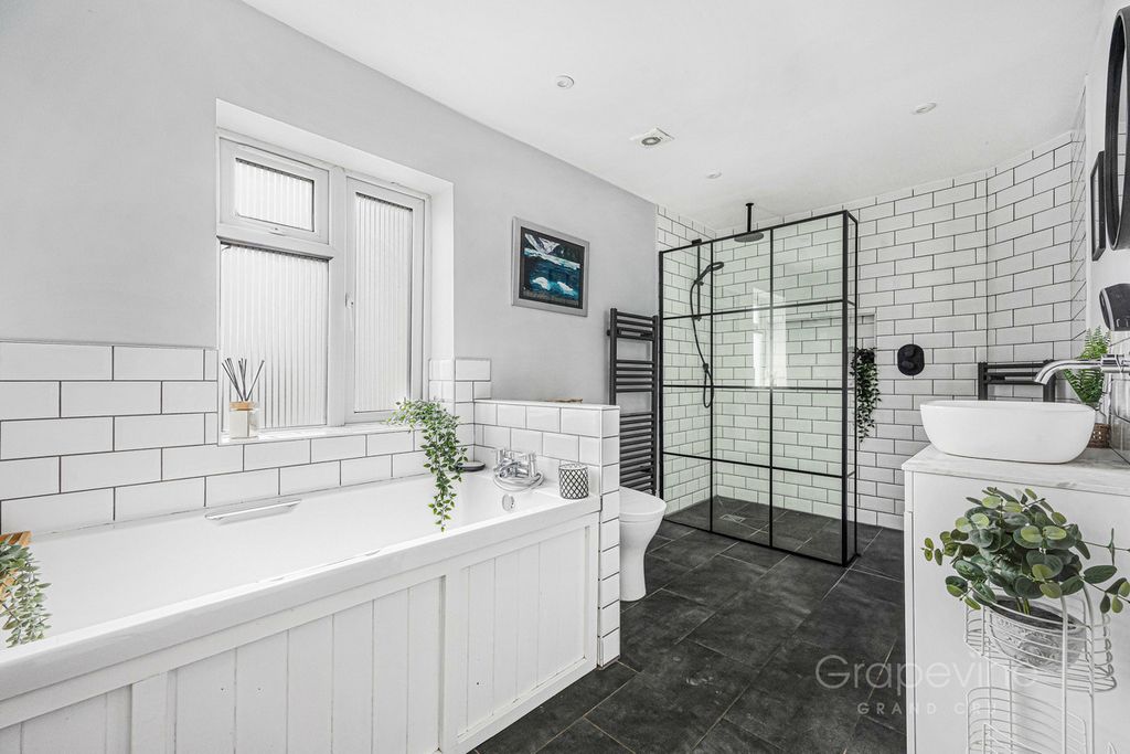 Additional image 18 of 4 bed semi-detached house for saleDavis Street, Hurst RG10