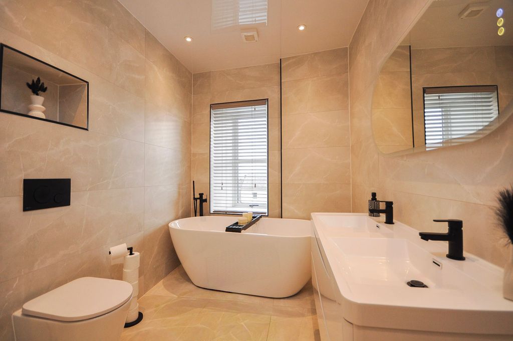 Property photo 3 of 35