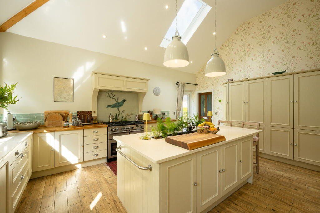 Property photo 3 of 22 Kitchen