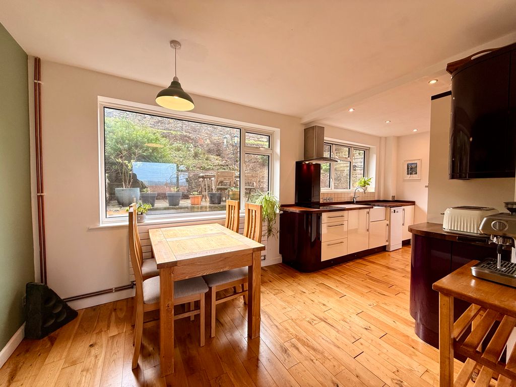 Property photo 3 of 14 Dining Area