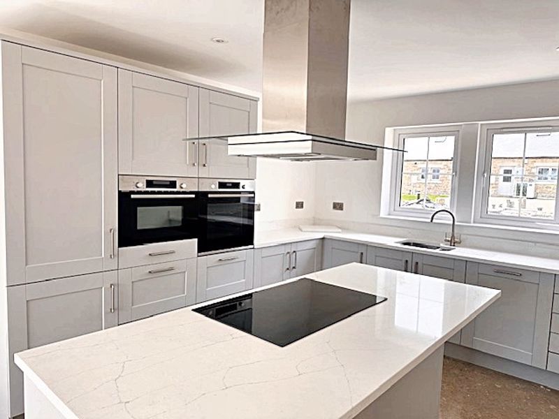 Property photo 3 of 10 Kitchen