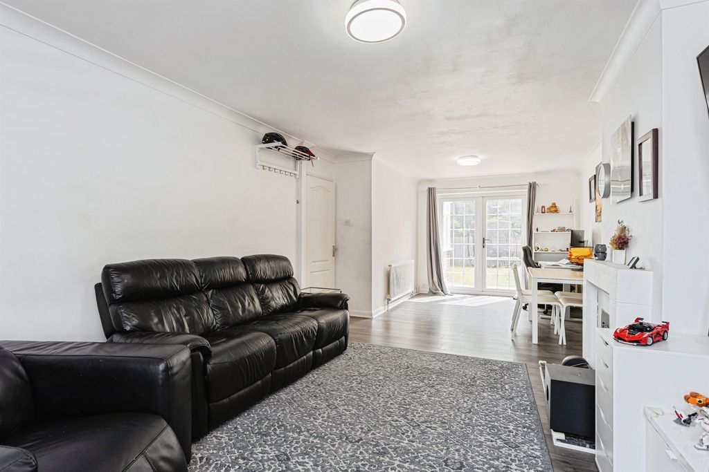 Property photo 2 of 18
