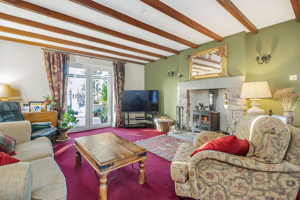 Property photo 2 of 35