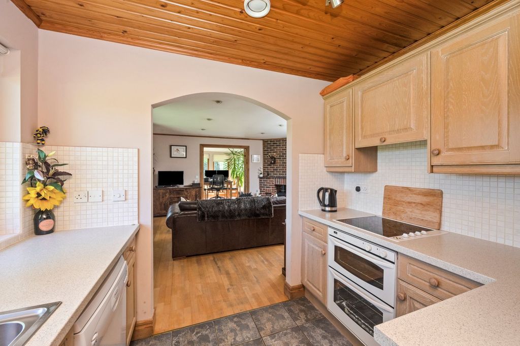 Property photo 2 of 26
