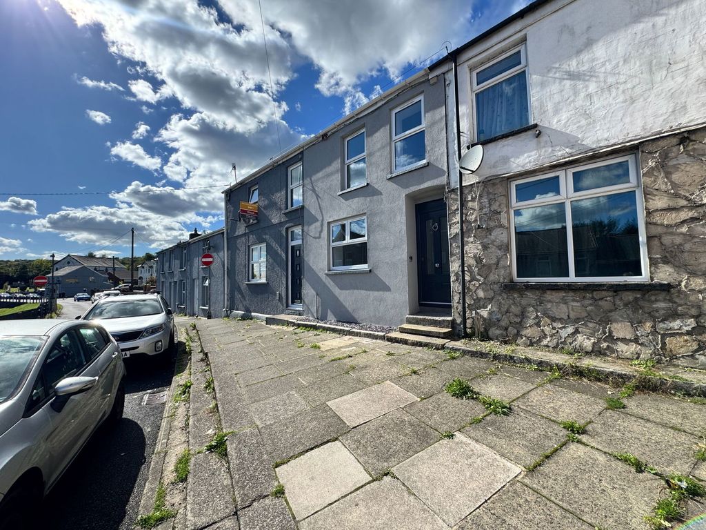 Property photo 2 of 28