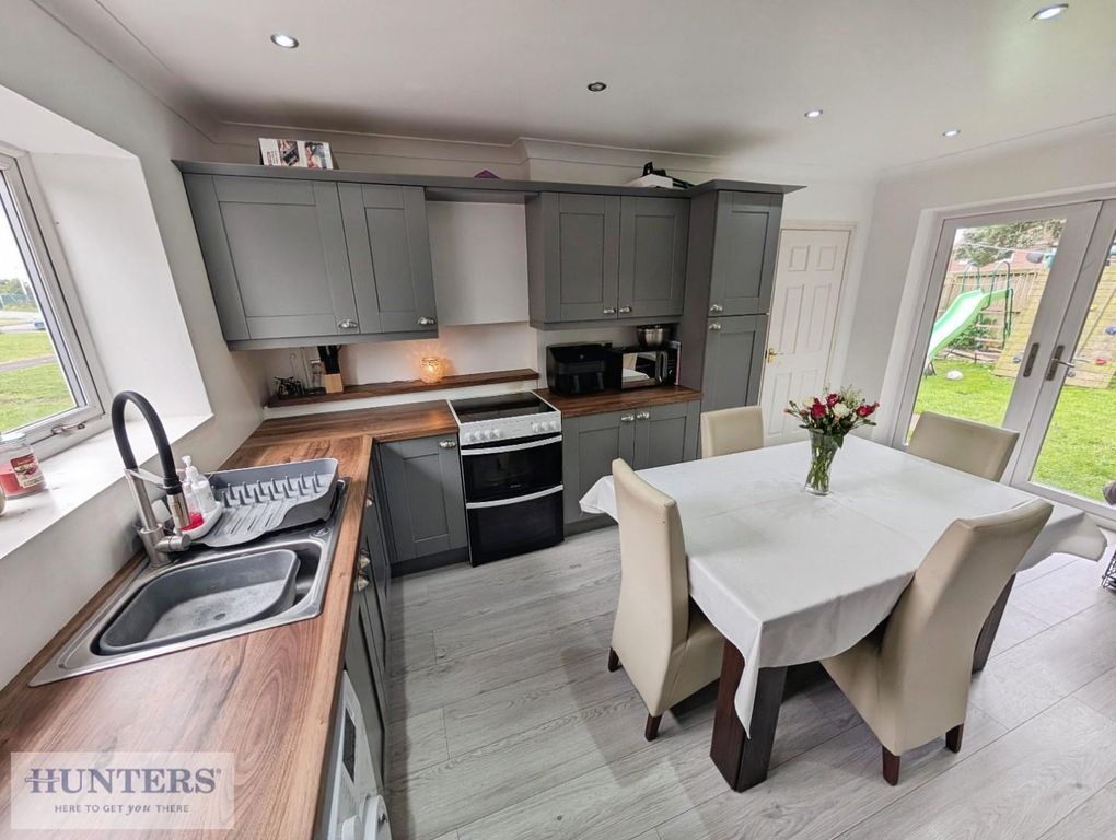 Property photo 2 of 14 Dining Kitchen