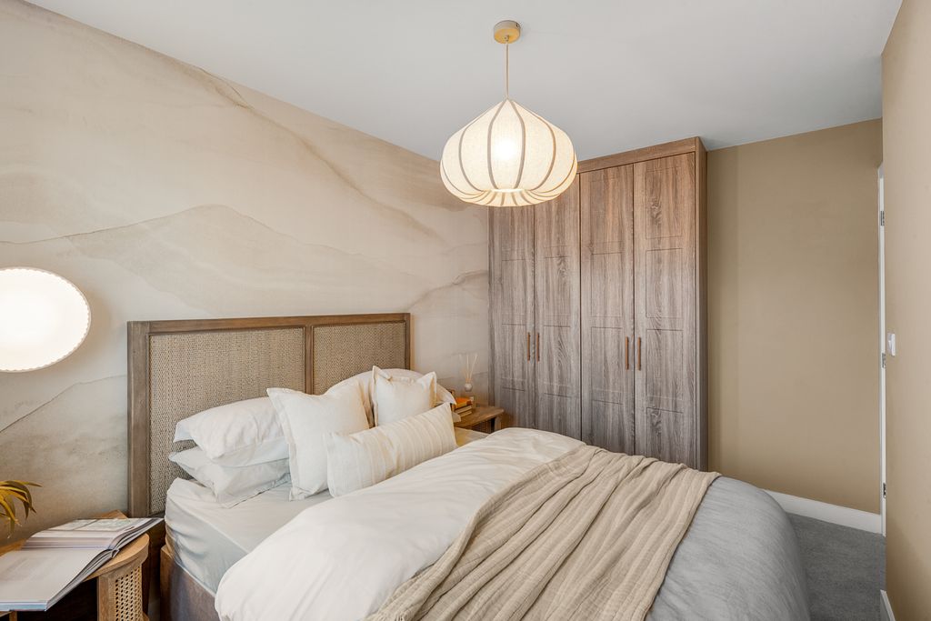 Property photo 3 of 16 Bed 2