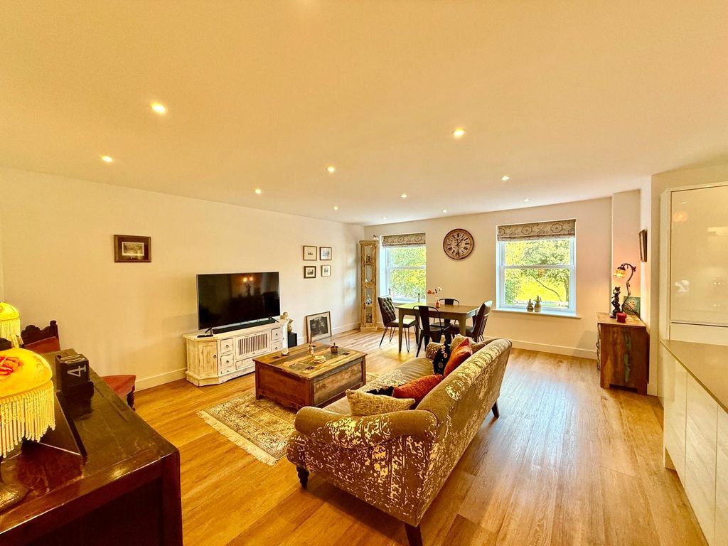 Property photo 2 of 18 Picture No. 14