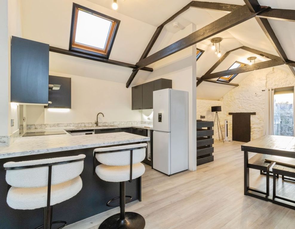 Property photo 3 of 7 Kitchen Dining Area