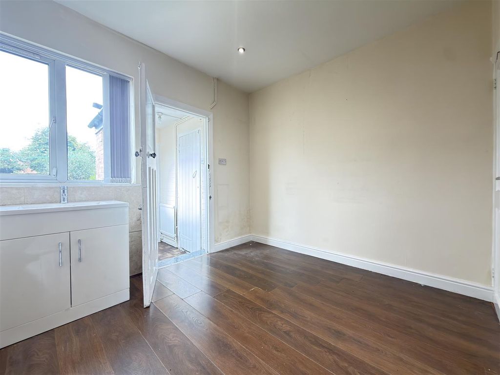 Property photo 3 of 12 Dining Room