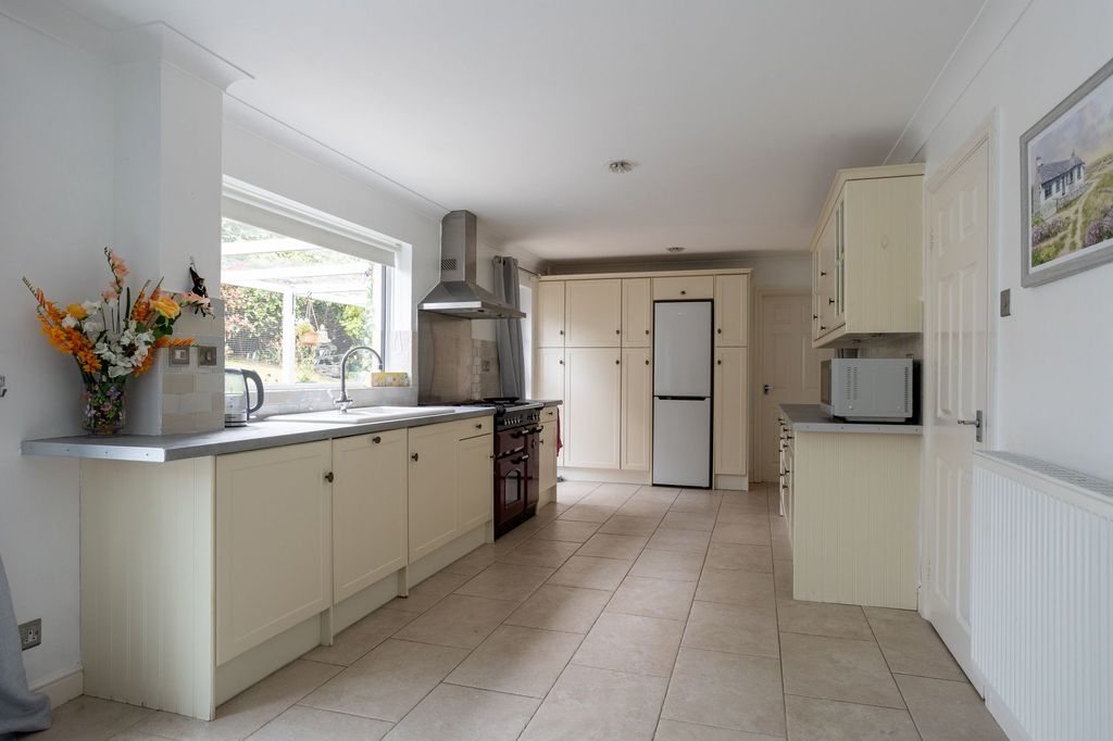 Property photo 3 of 33