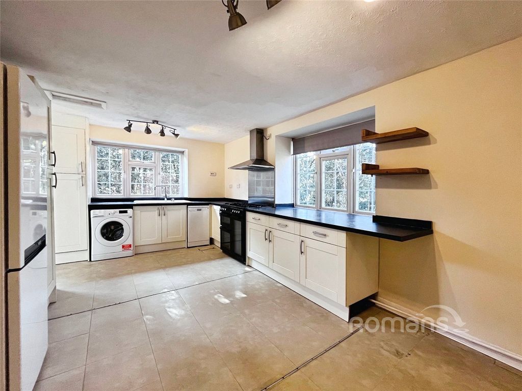 Property photo 2 of 11 Picture No. 13