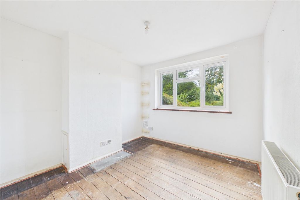 Property photo 3 of 16 Cam04234G0-Pr0419-Still005.Jpg