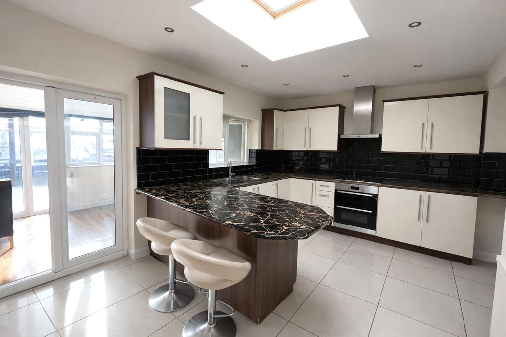 Property photo 3 of 12 Kitchen/Dining Room