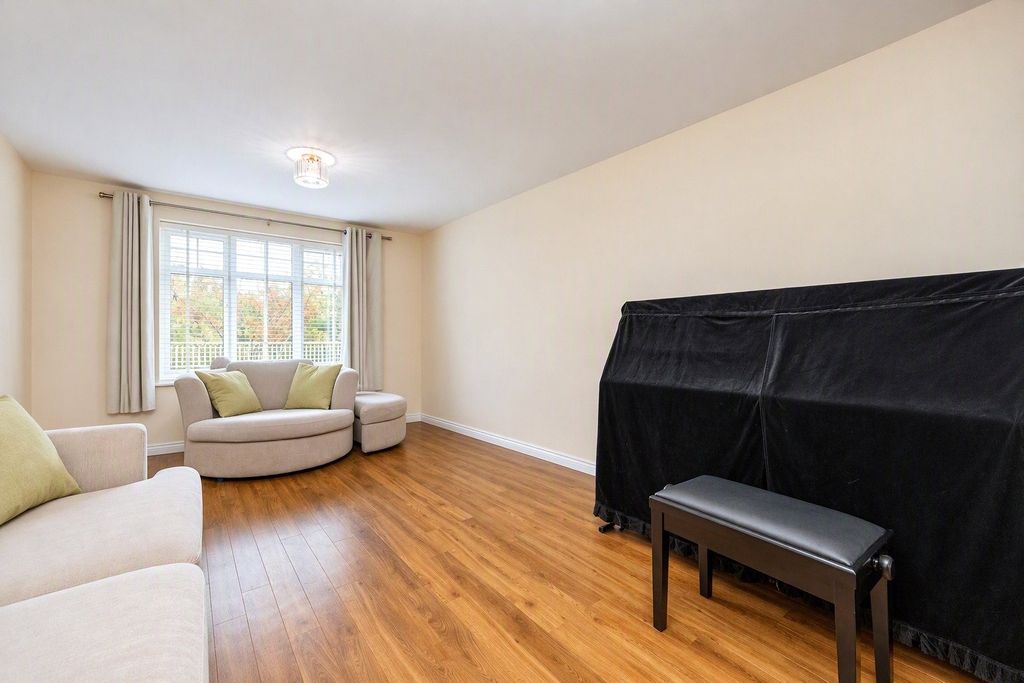 Property photo 2 of 16 Picture No. 22