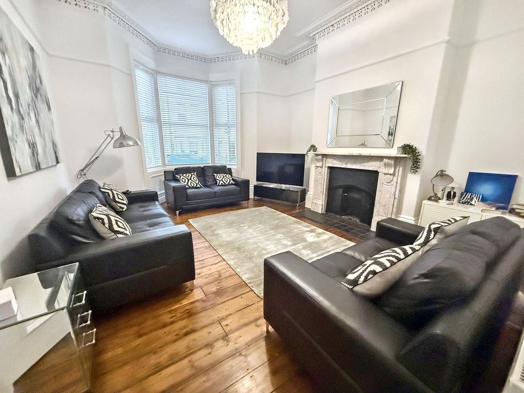 Property photo 2 of 27