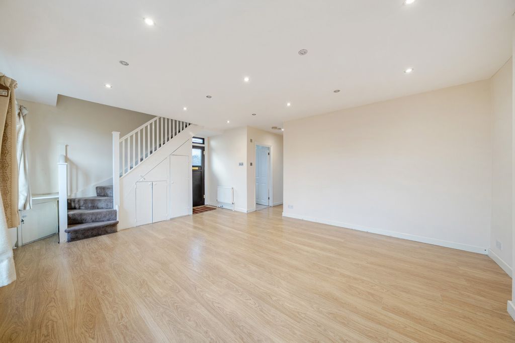 Property photo 2 of 21 1387701-11-6932Ab...