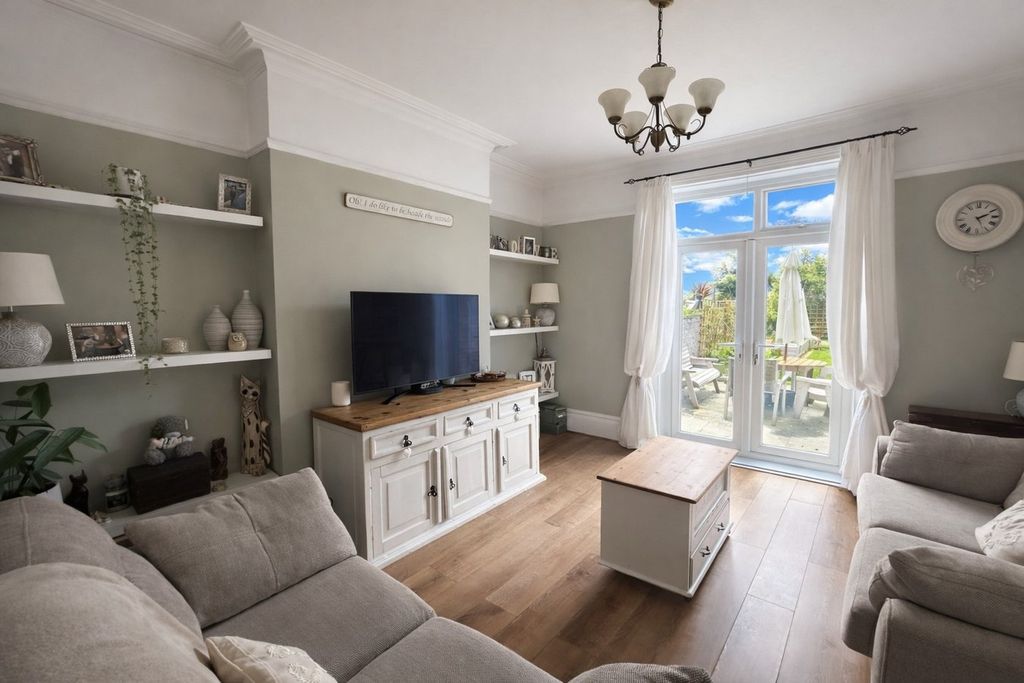 Property photo 3 of 8