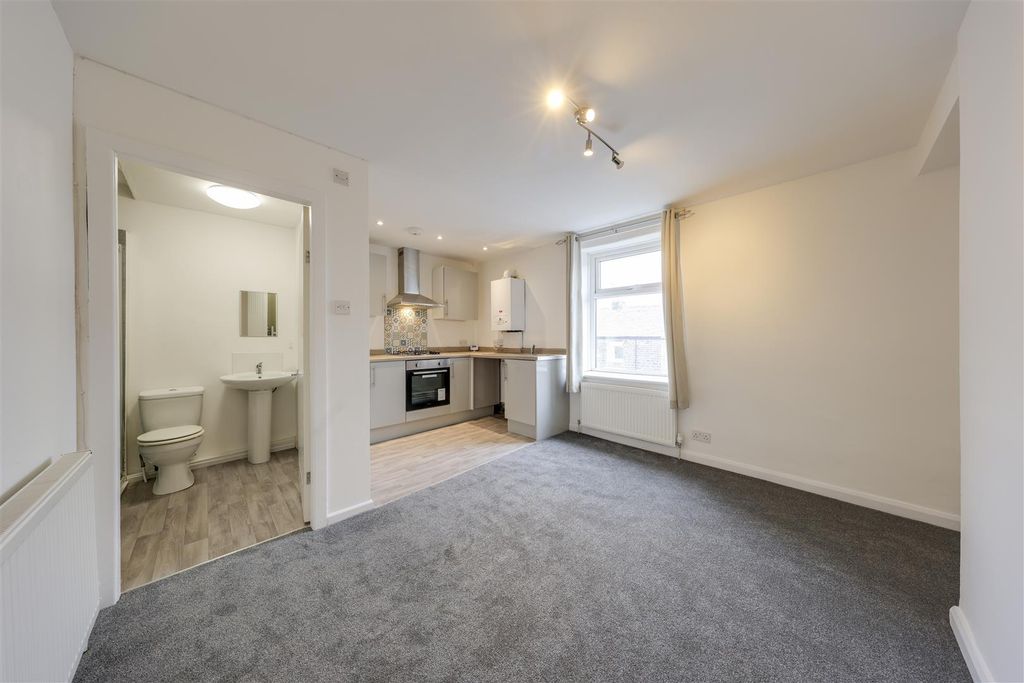 Property photo 1 of 10 Open Plan Lounge / Kitchen