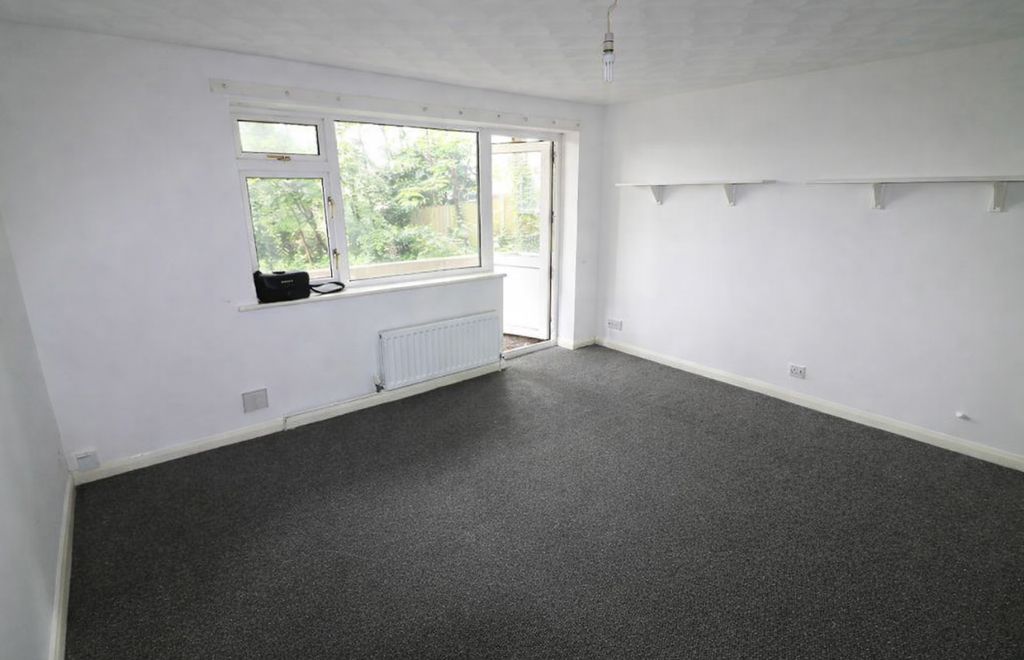 Property photo 2 of 6 Living Room