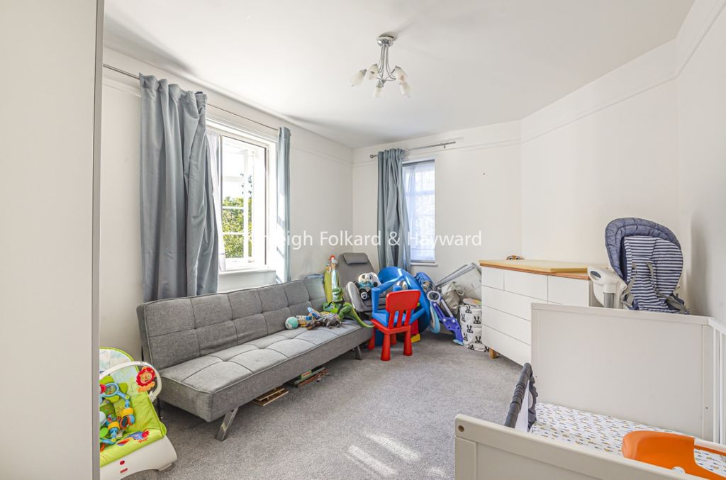 Property photo 3 of 6 77F28135-B76E-449c-A