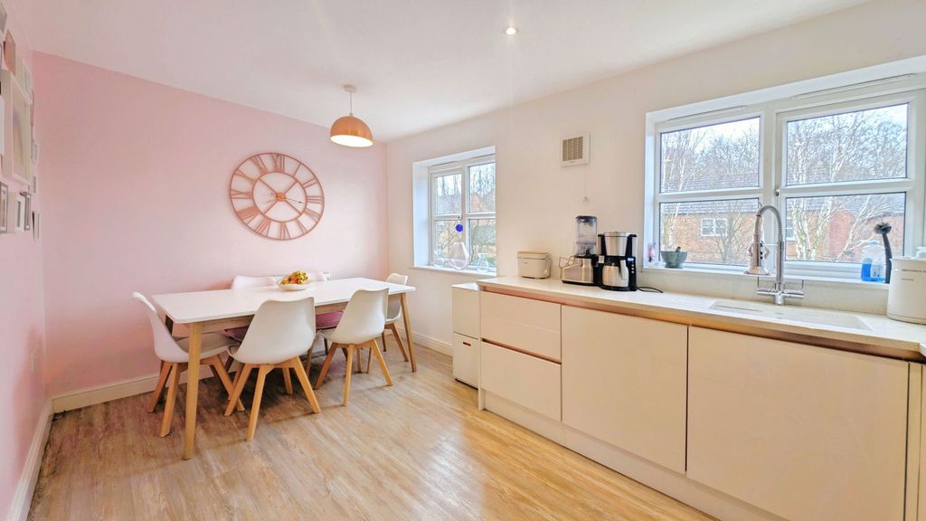 Property photo 3 of 21