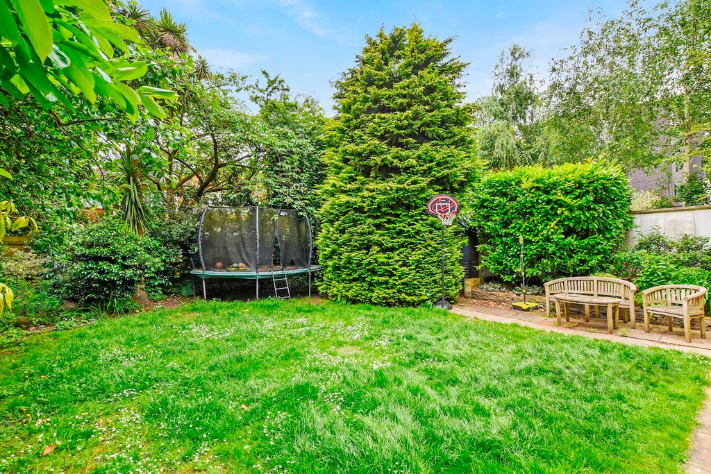 Property photo 3 of 13