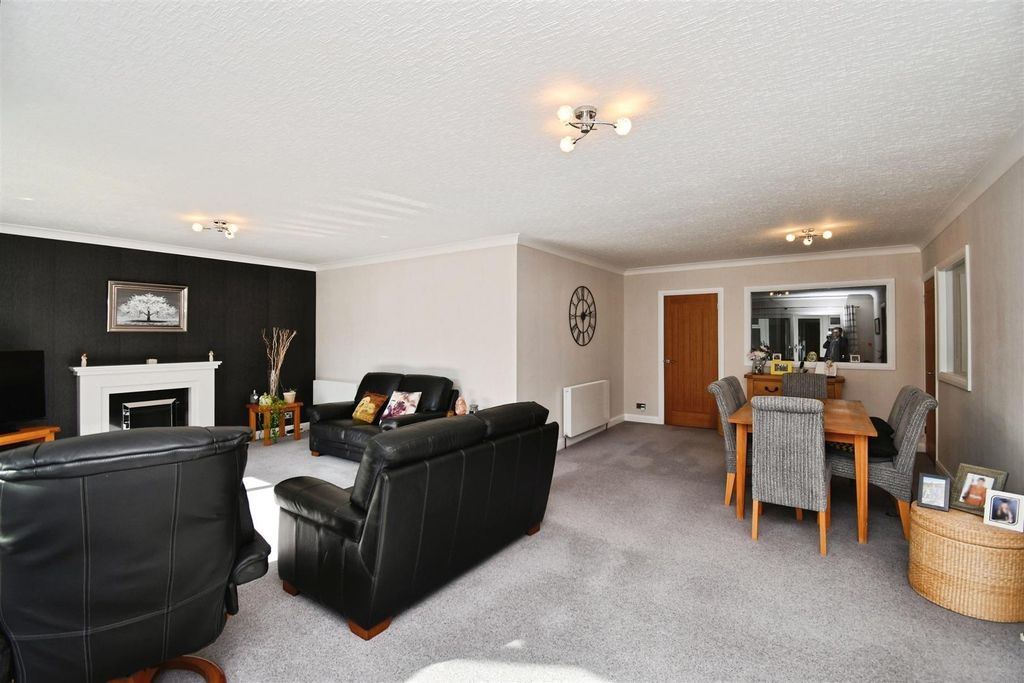 Property photo 2 of 16 Open Plan Lounge / Dining Room