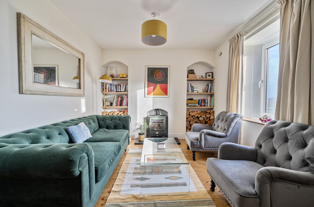 Property photo 2 of 34 1370329-4-68F6266...