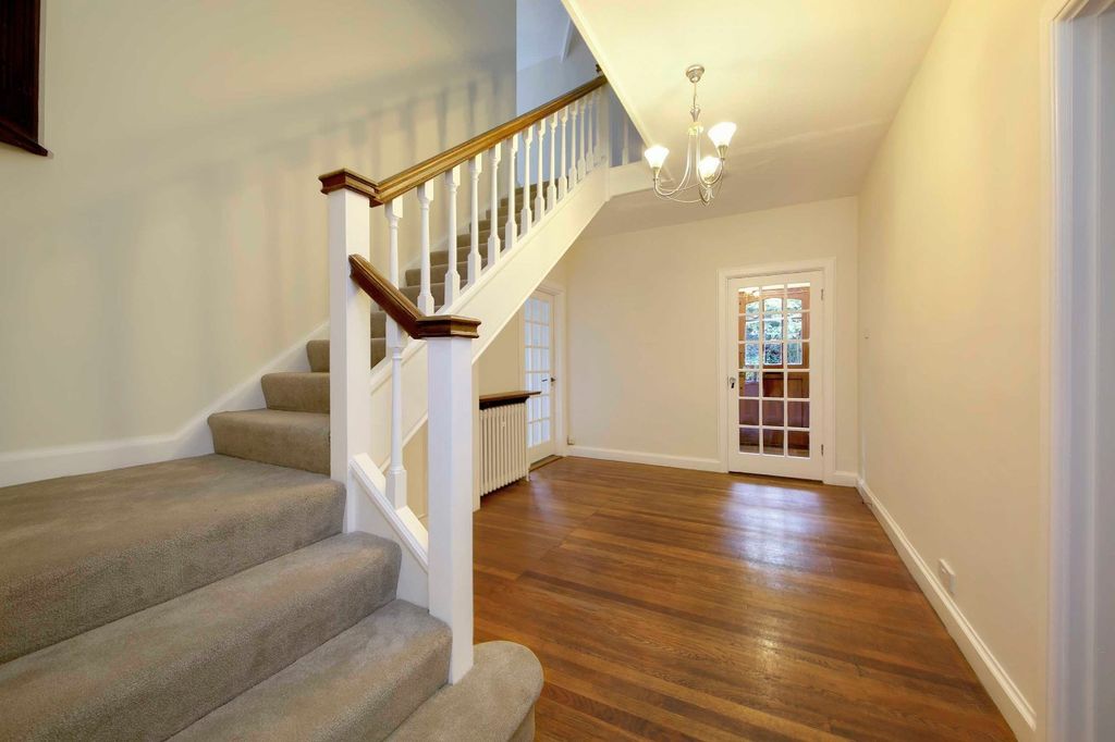 Property photo 3 of 24 Hallway