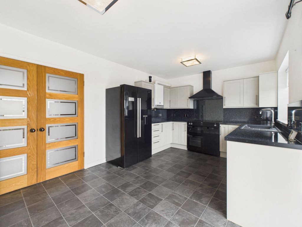 Property photo 3 of 31