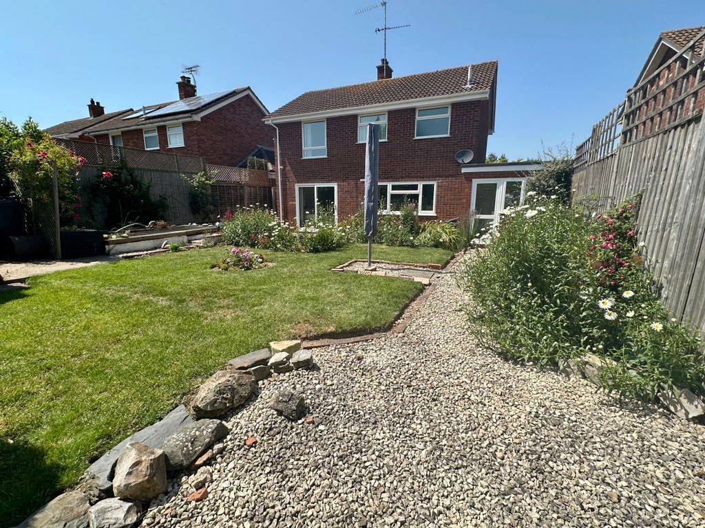 Property photo 1 of 29 .