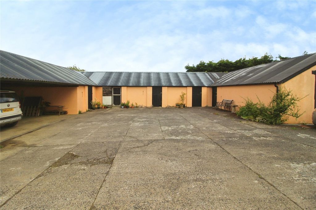 Property photo 3 of 26 Picture No. 23