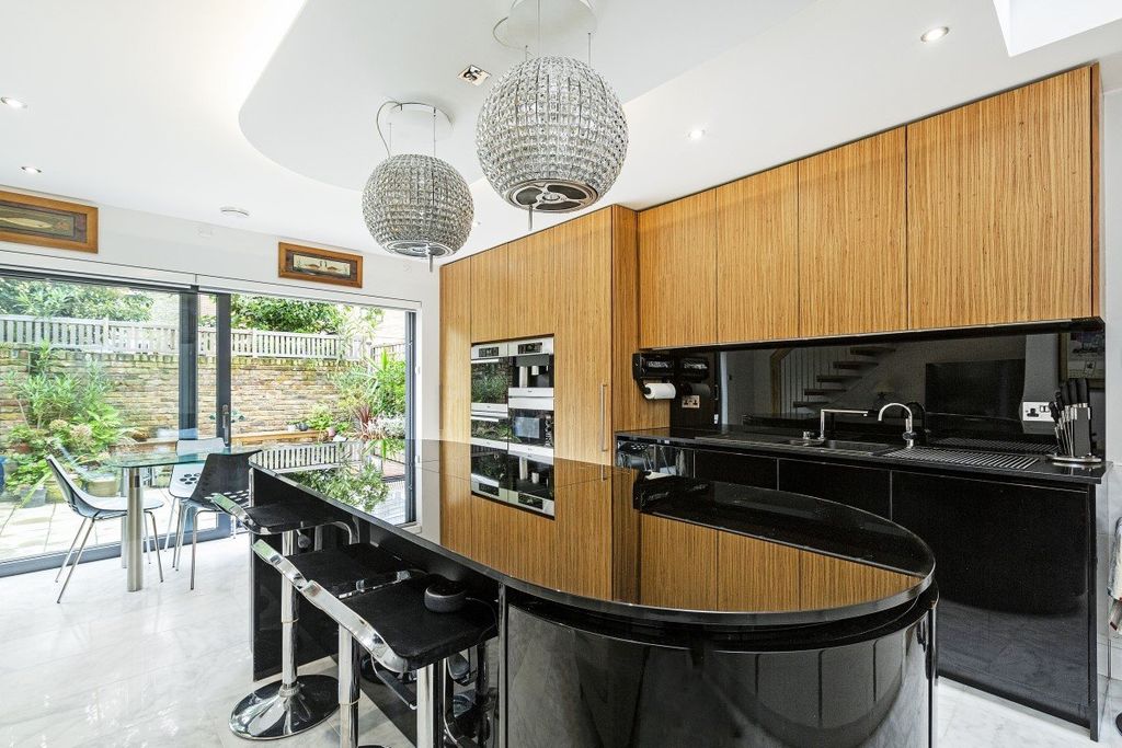 Property photo 3 of 14 Kitchen