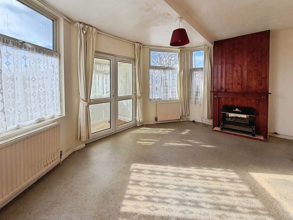 Property photo 2 of 16