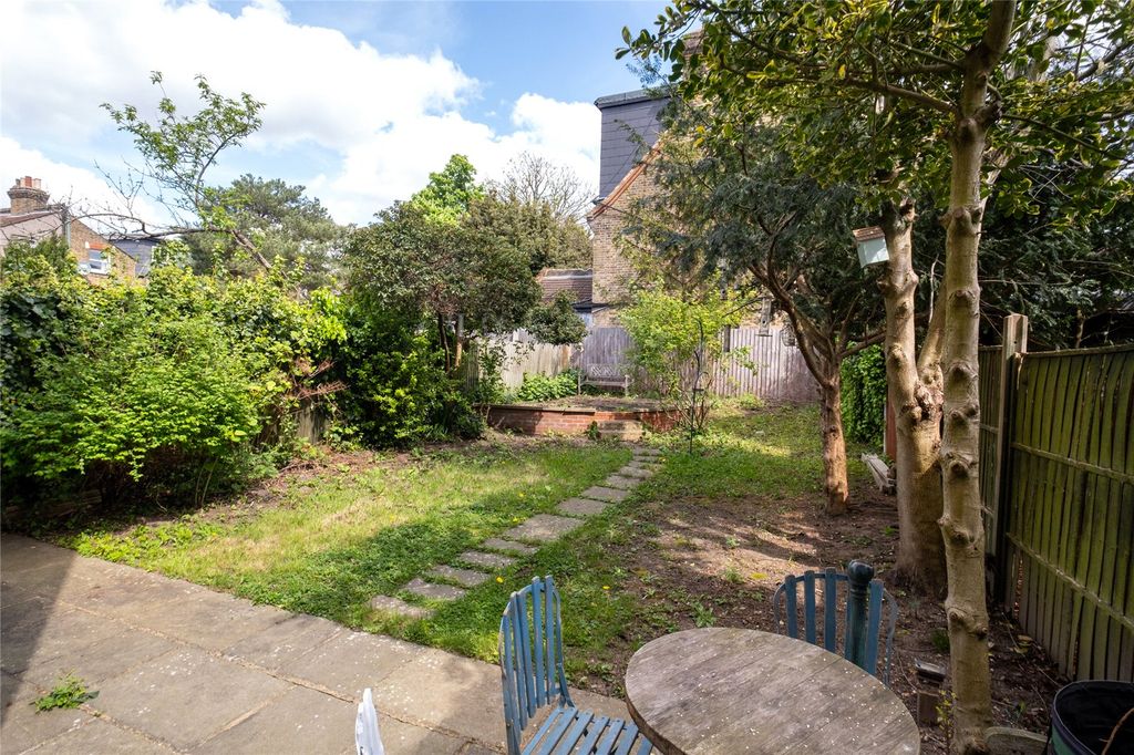 Property photo 2 of 9 Picture No. 12