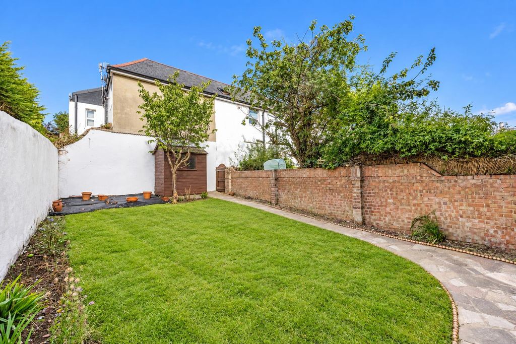 Property photo 2 of 17