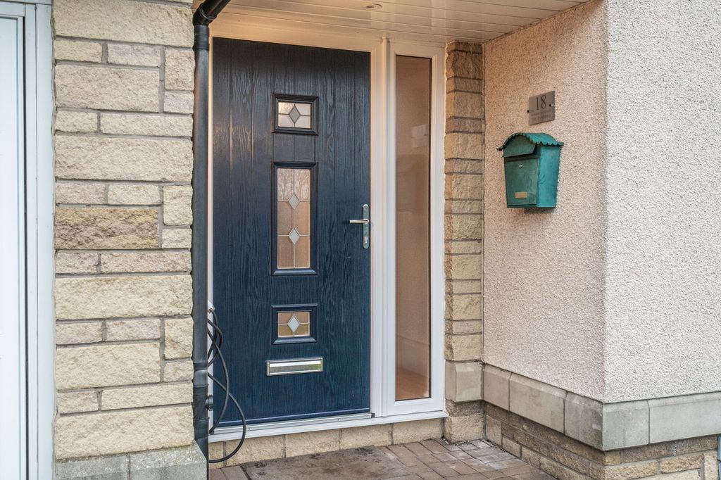 Property photo 2 of 39