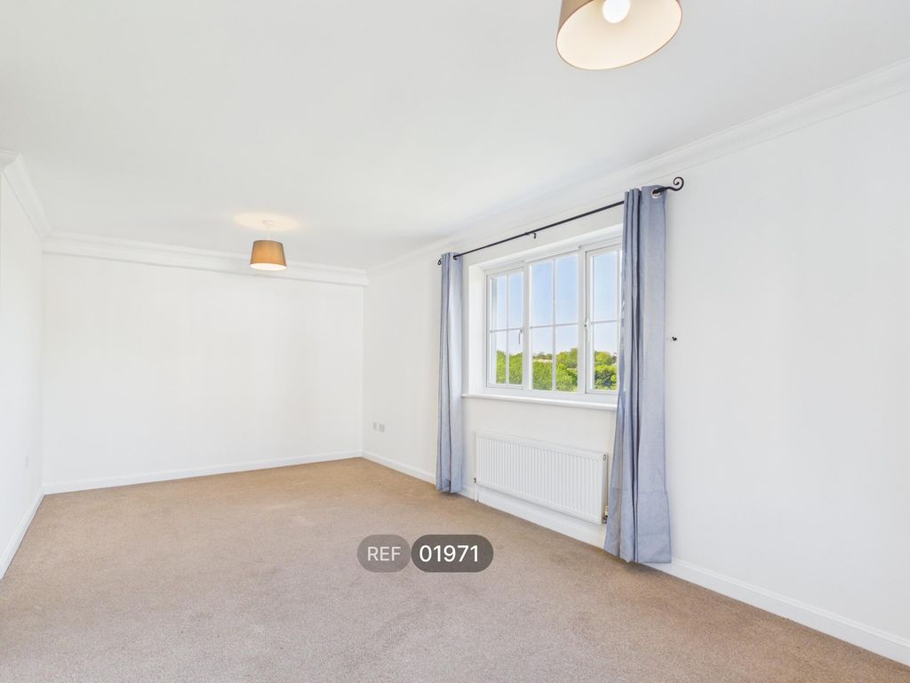 Property photo 3 of 7 Living Room