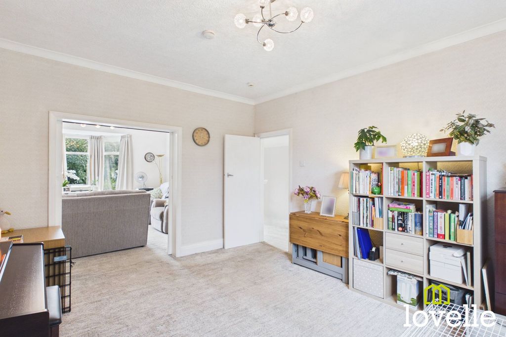 Property photo 2 of 31