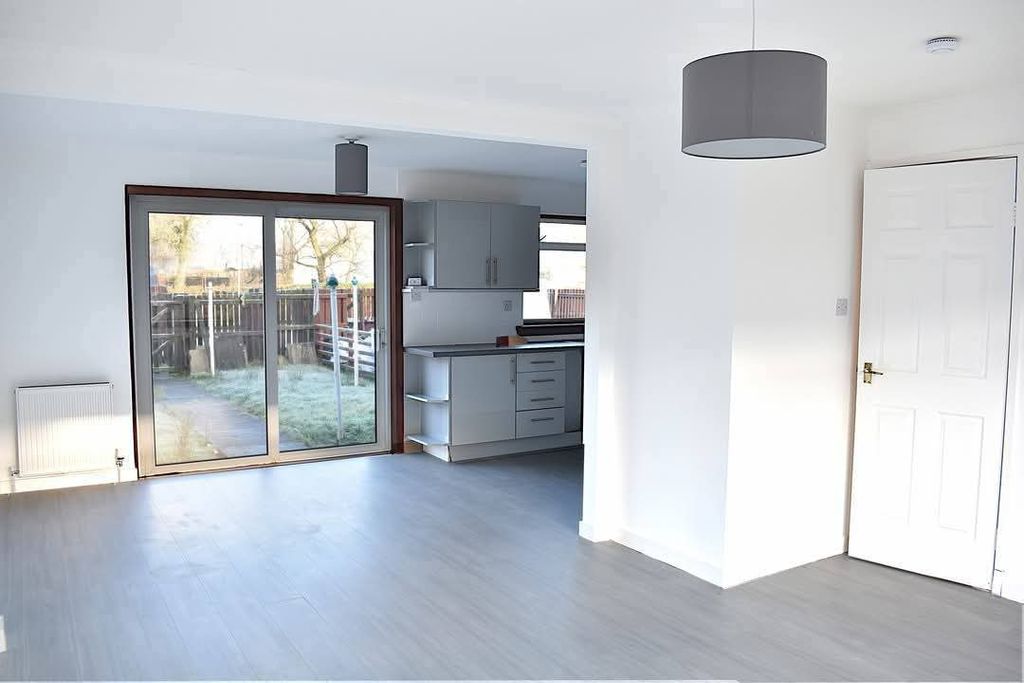 Property photo 1 of 7 Cover