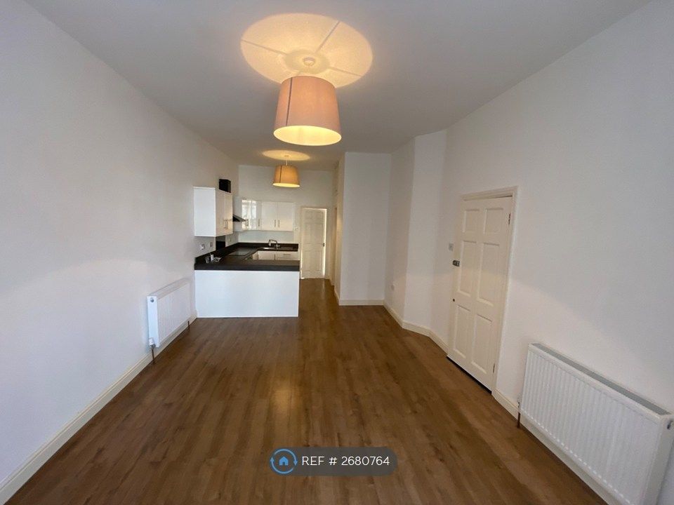 Property photo 3 of 17 Lounge